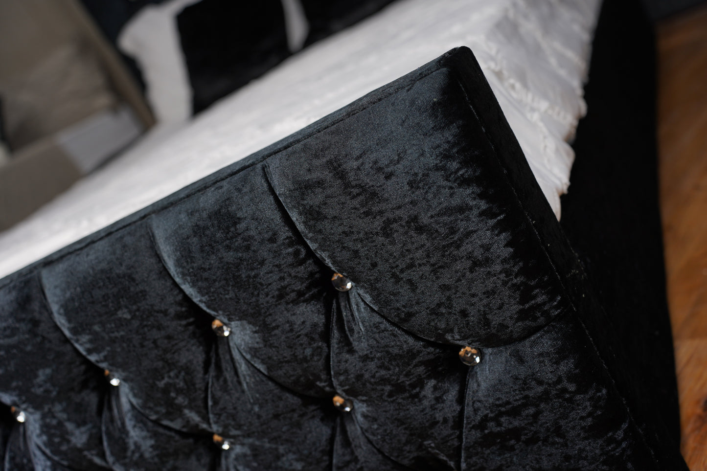 valentine king size diamond bed , close up of footboard 5