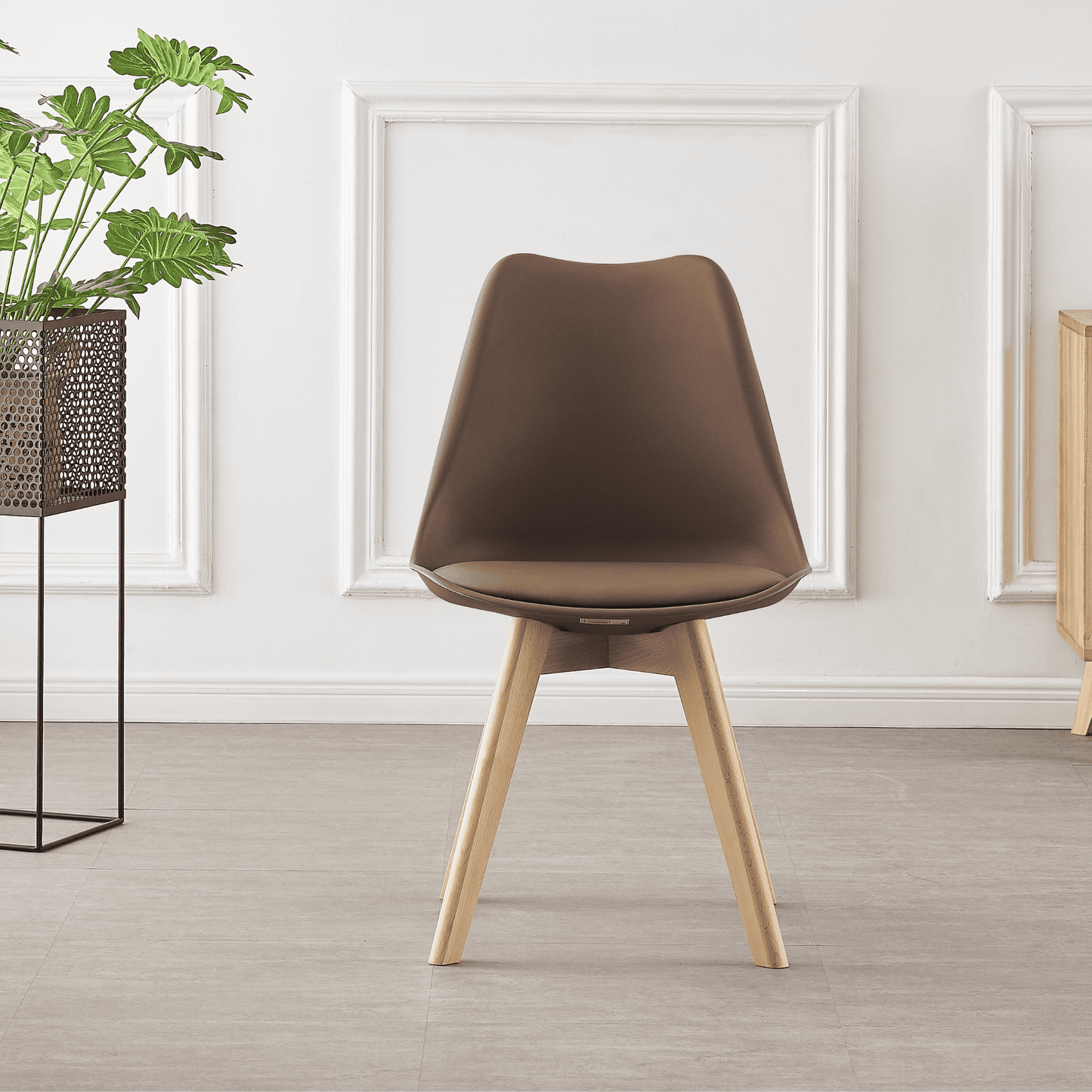 Black Halo Dining Table & Set of 4 Jamie Lorenzo Tulip chairs with Padded Seat