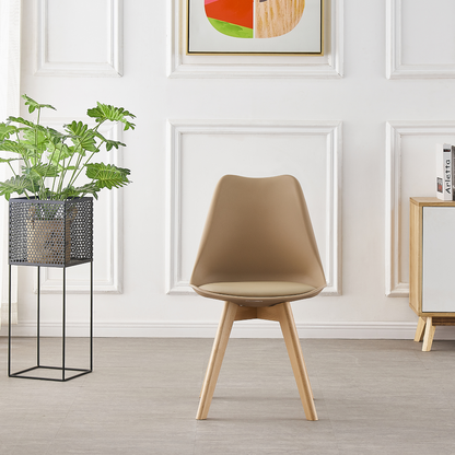 Black Halo Dining Table & Set of 4 Jamie Lorenzo Tulip chairs with Padded Seat