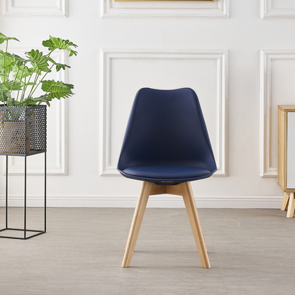 Black Halo Dining Table & Set of 4 Jamie Lorenzo Tulip chairs with Padded Seat